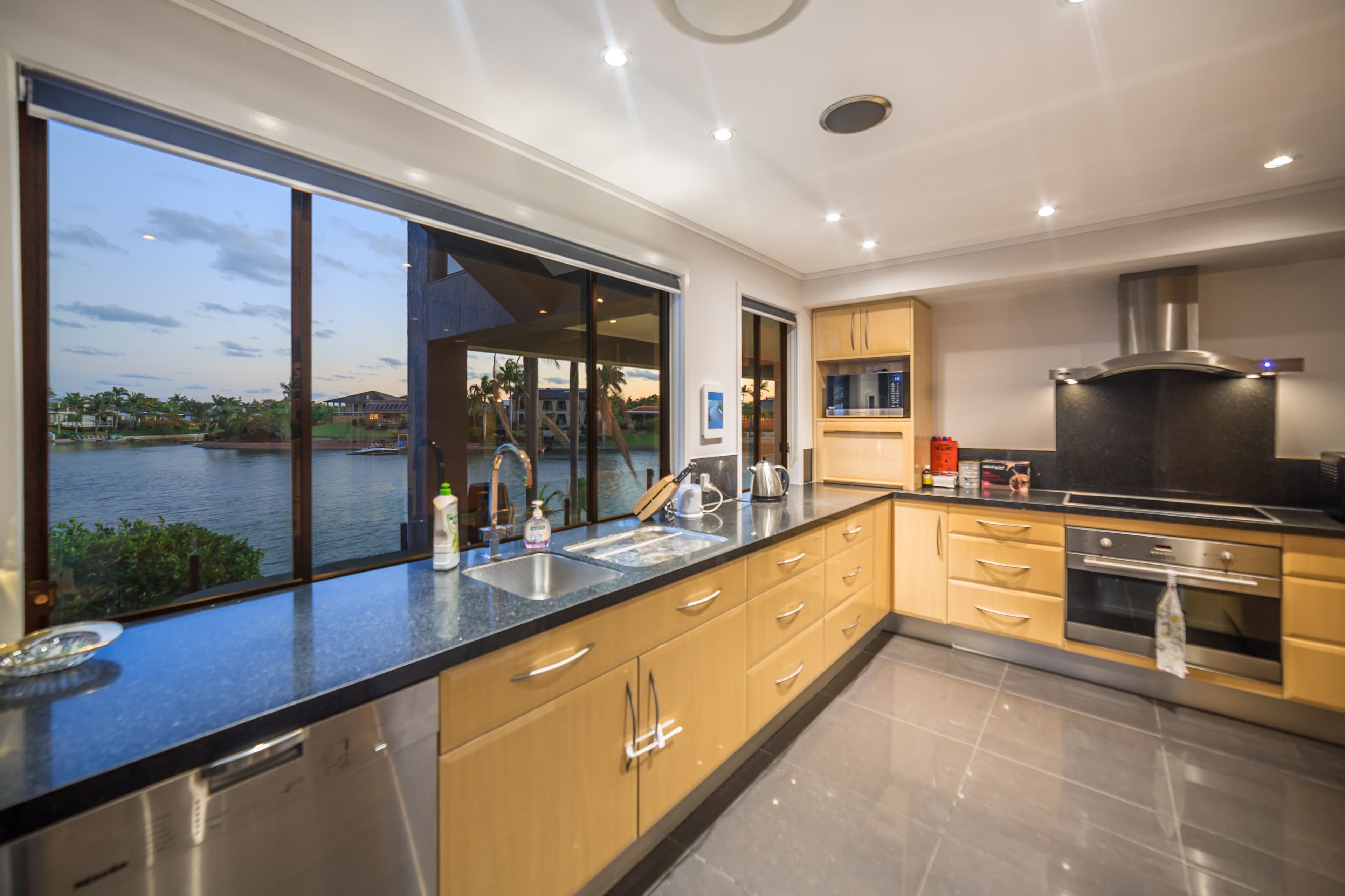 2 Glenbrook Avenue, Benowa Waters QLD 4217, Benowa - Thumbnail 5