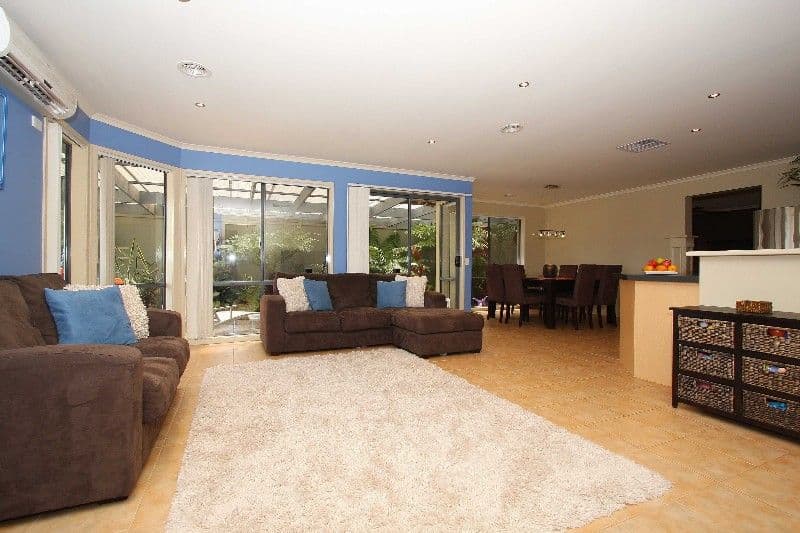 18 Herrington Turn, CAROLINE SPRINGS VIC 3023, Caroline Springs - Thumbnail 3