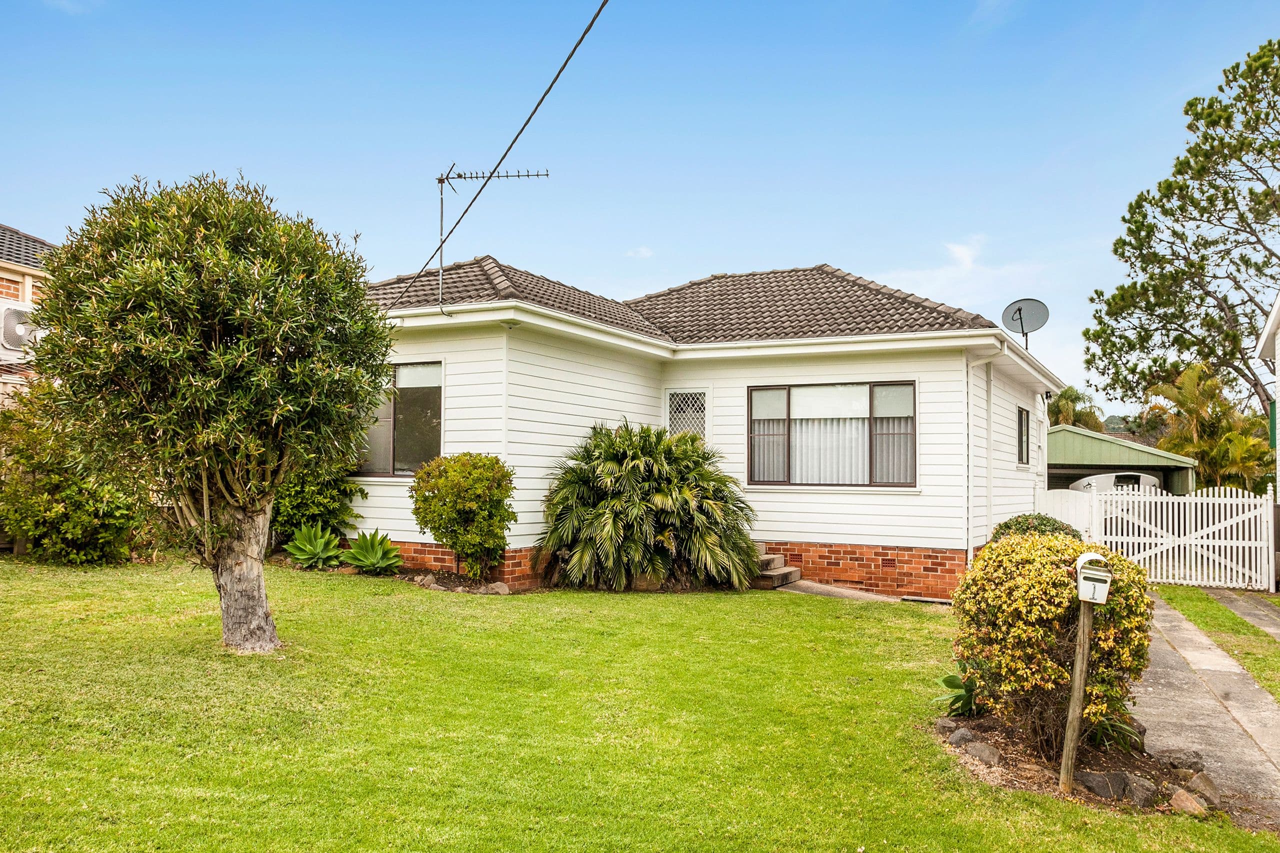 1 Cullen Street, Oak Flats - Image 1