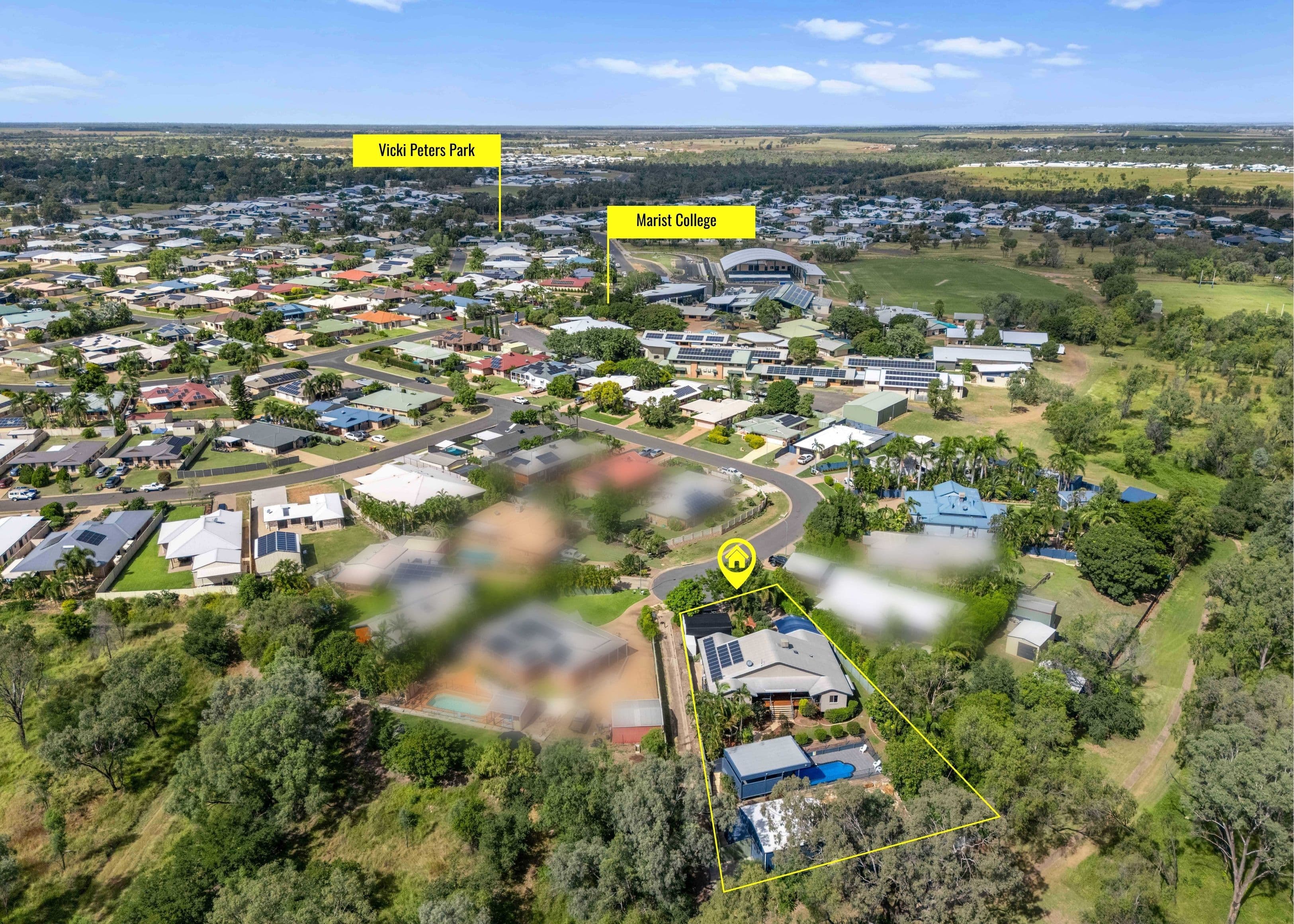27 Whitchurch Road, Emerald QLD 4720, Emerald - Thumbnail 2
