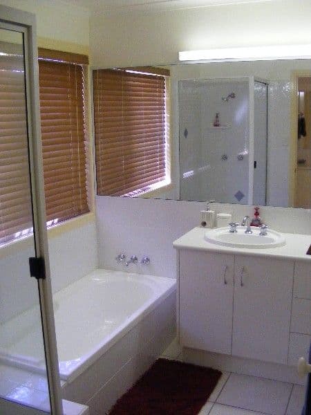 19 Chancellor Drive, AVENELL HEIGHTS QLD 4670, Avenell Heights - Thumbnail 7