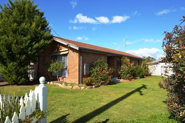 24 Avenel Road, SEYMOUR VIC 3660, Seymour - Image 1