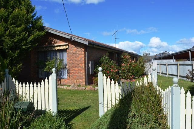 24 Avenel Road, SEYMOUR VIC 3660, Seymour - Thumbnail 2