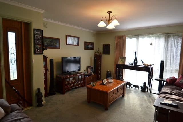 24 Avenel Road, SEYMOUR VIC 3660, Seymour - Thumbnail 4