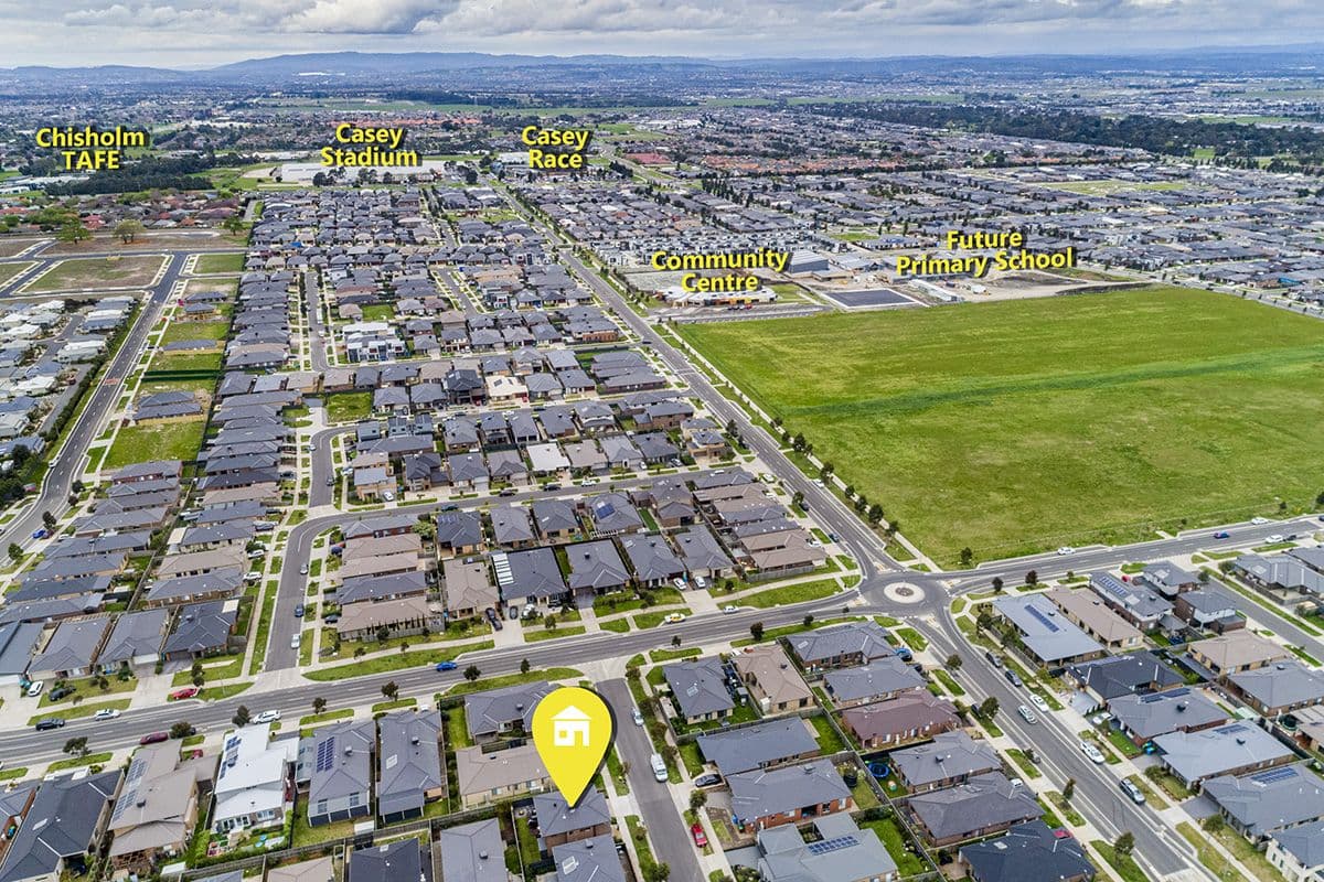 53a Royaloak Crescent, Cranbourne East VIC 3977, Cranbourne East - Thumbnail 2