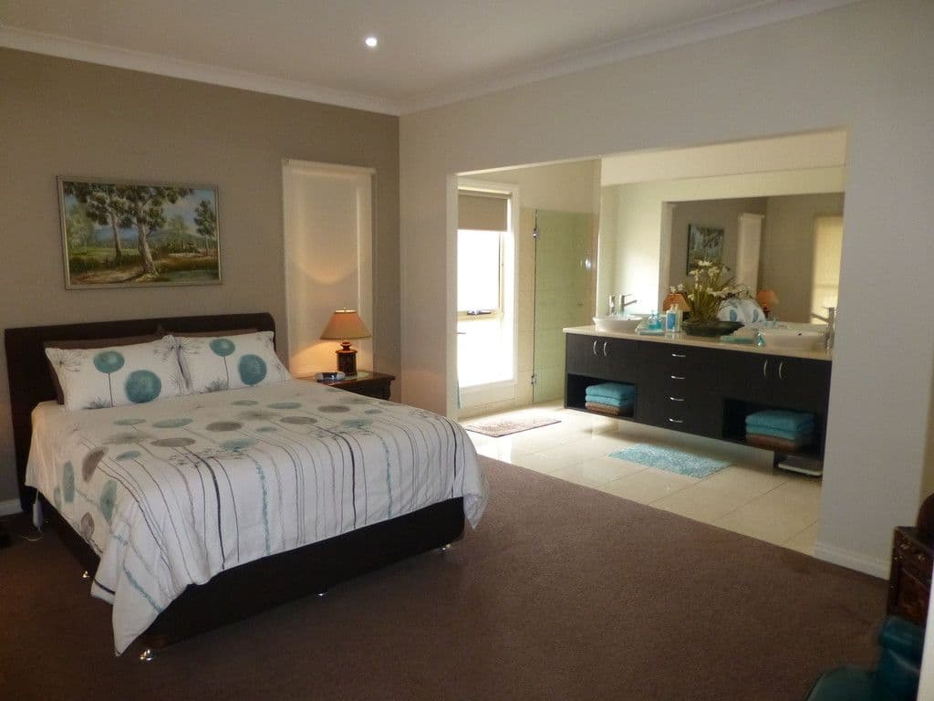 22 Riverina Parade, ECHUCA VIC 3564, Echuca - Thumbnail 2
