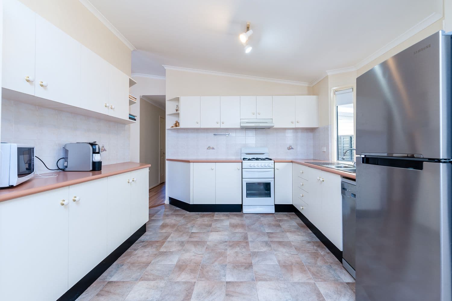 6 Watkin Tench Place, Kincumber NSW 2251, Kincumber - Thumbnail 2
