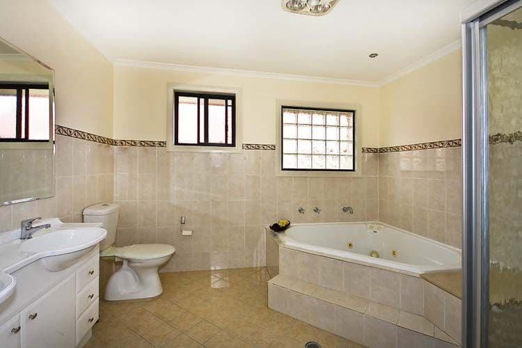 12  Lachlan Street, BOSSLEY PARK NSW 2176, Bossley Park - Thumbnail 7