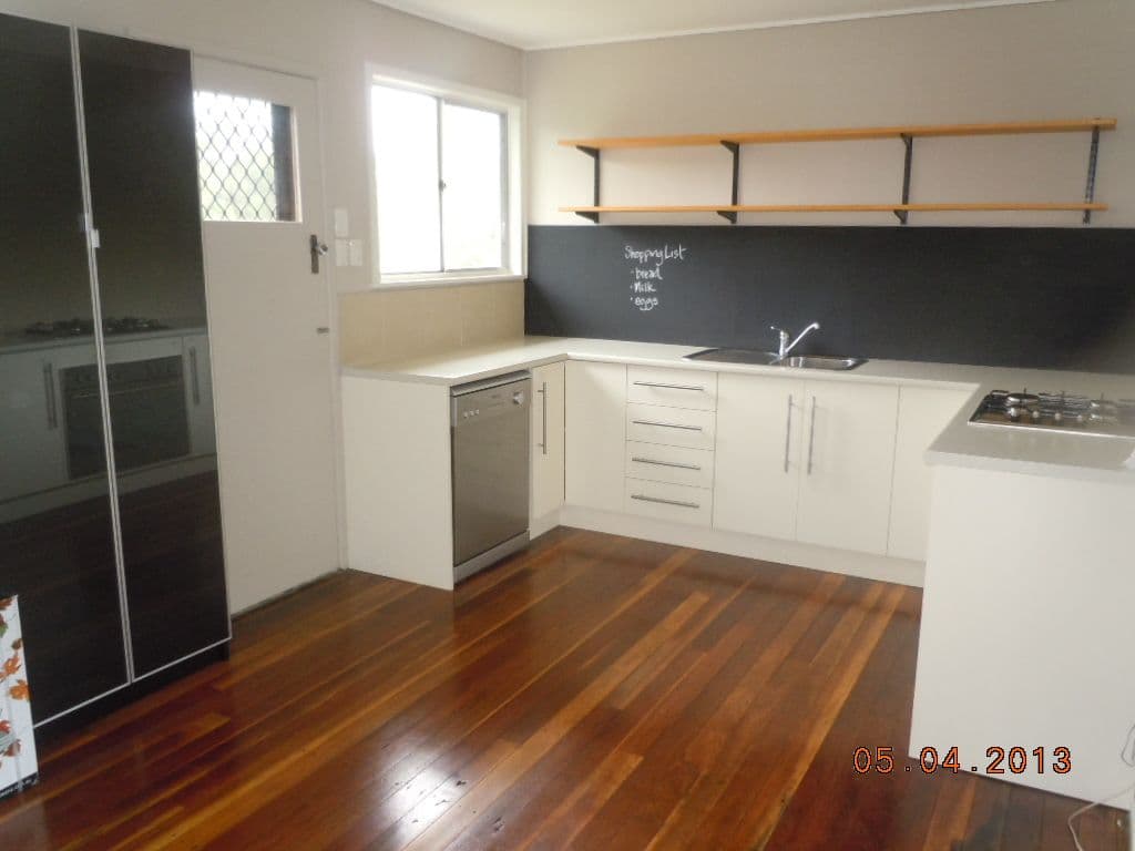 17 Knight Street, Silkstone QLD 4304, Silkstone - Thumbnail 2
