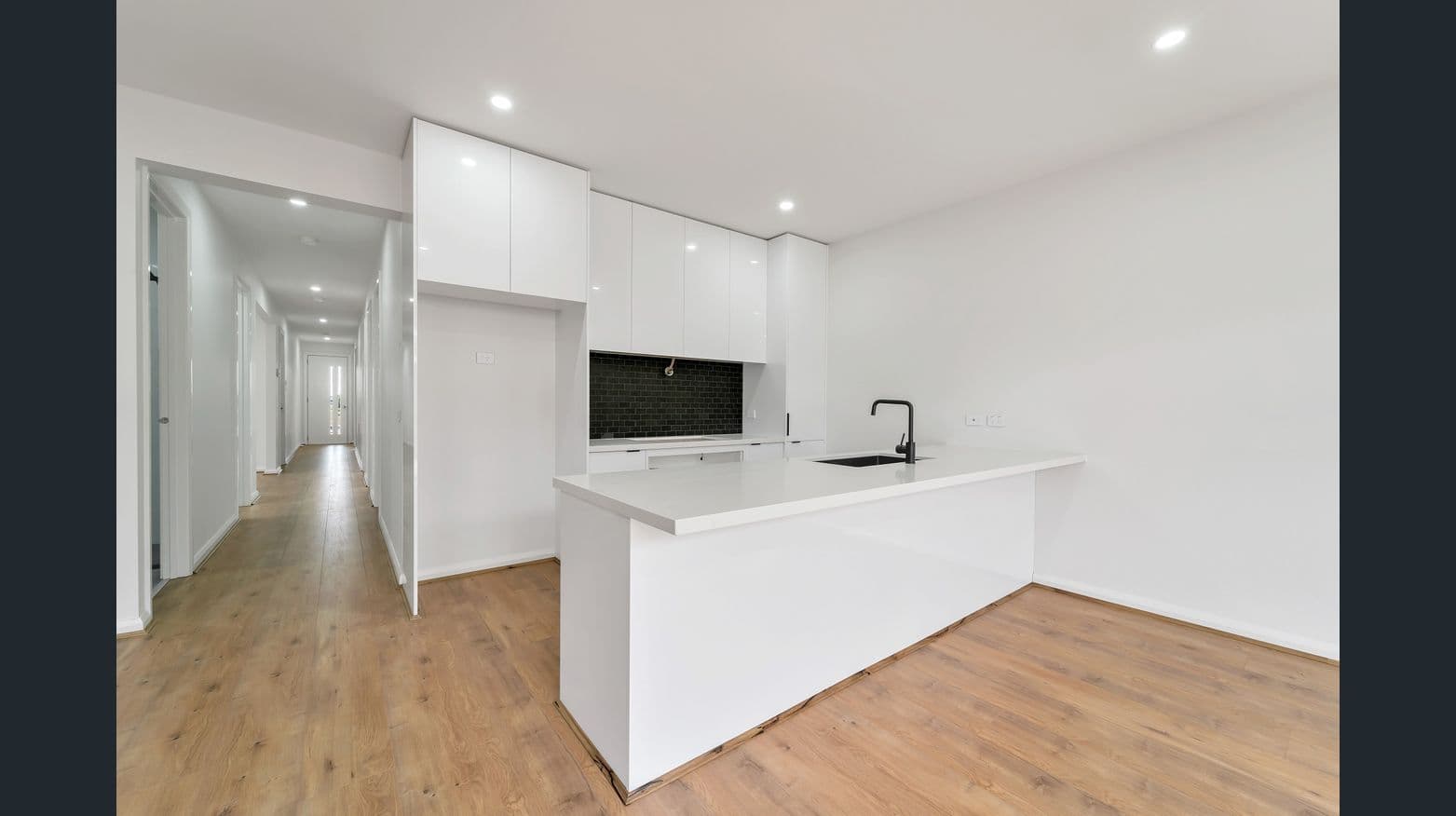 7 Milecastle Street, Tarneit VIC 3029, Tarneit - Thumbnail 2