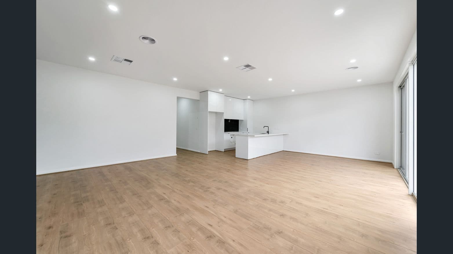 7 Milecastle Street, Tarneit VIC 3029, Tarneit - Thumbnail 5