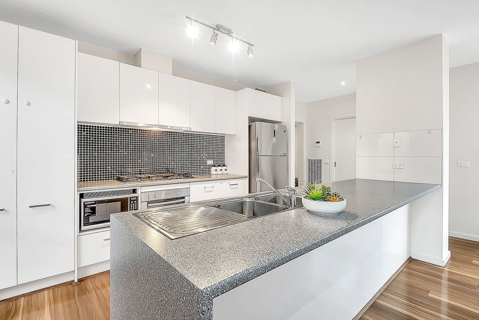 6 Olympic Way, Craigieburn VIC 3064, Craigieburn - Thumbnail 8