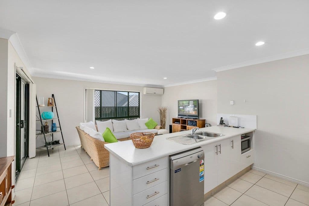 46 Wunburra Circle, Pacific Pines QLD 4211, Pacific Pines - Thumbnail 5