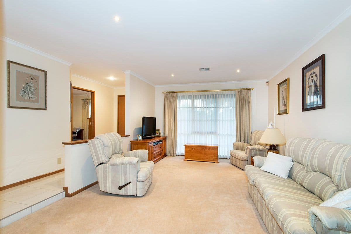 63 Golf Links Drive, Mill Park VIC 3082, Mill Park - Thumbnail 4