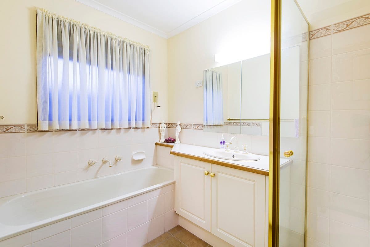 63 Golf Links Drive, Mill Park VIC 3082, Mill Park - Thumbnail 8