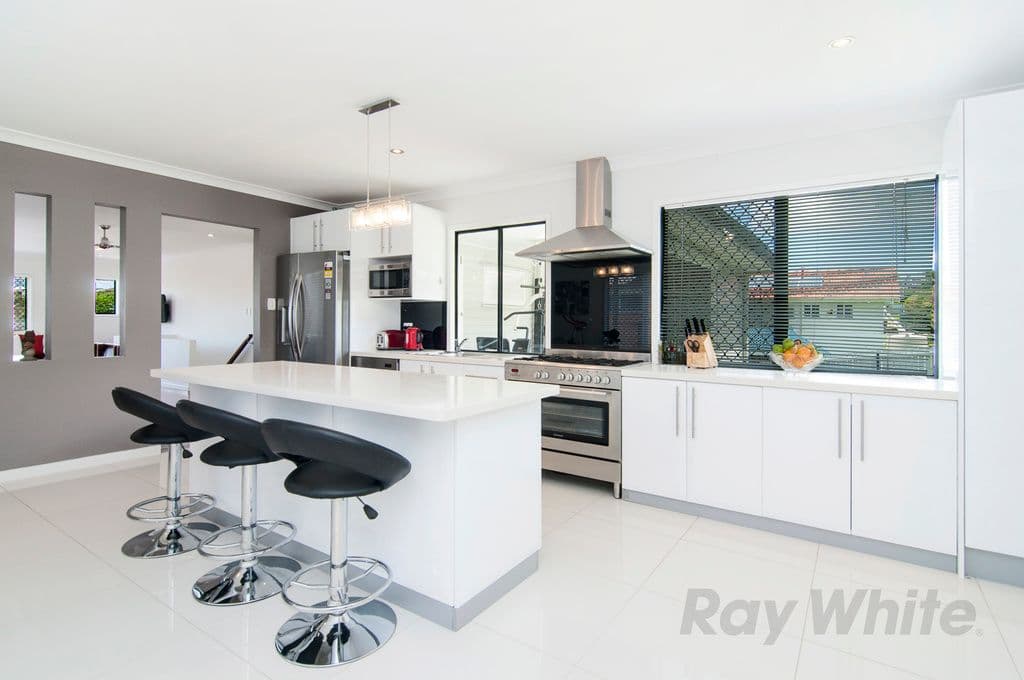 42 Valentia Street, Mansfield QLD 4122, Mansfield - Thumbnail 2