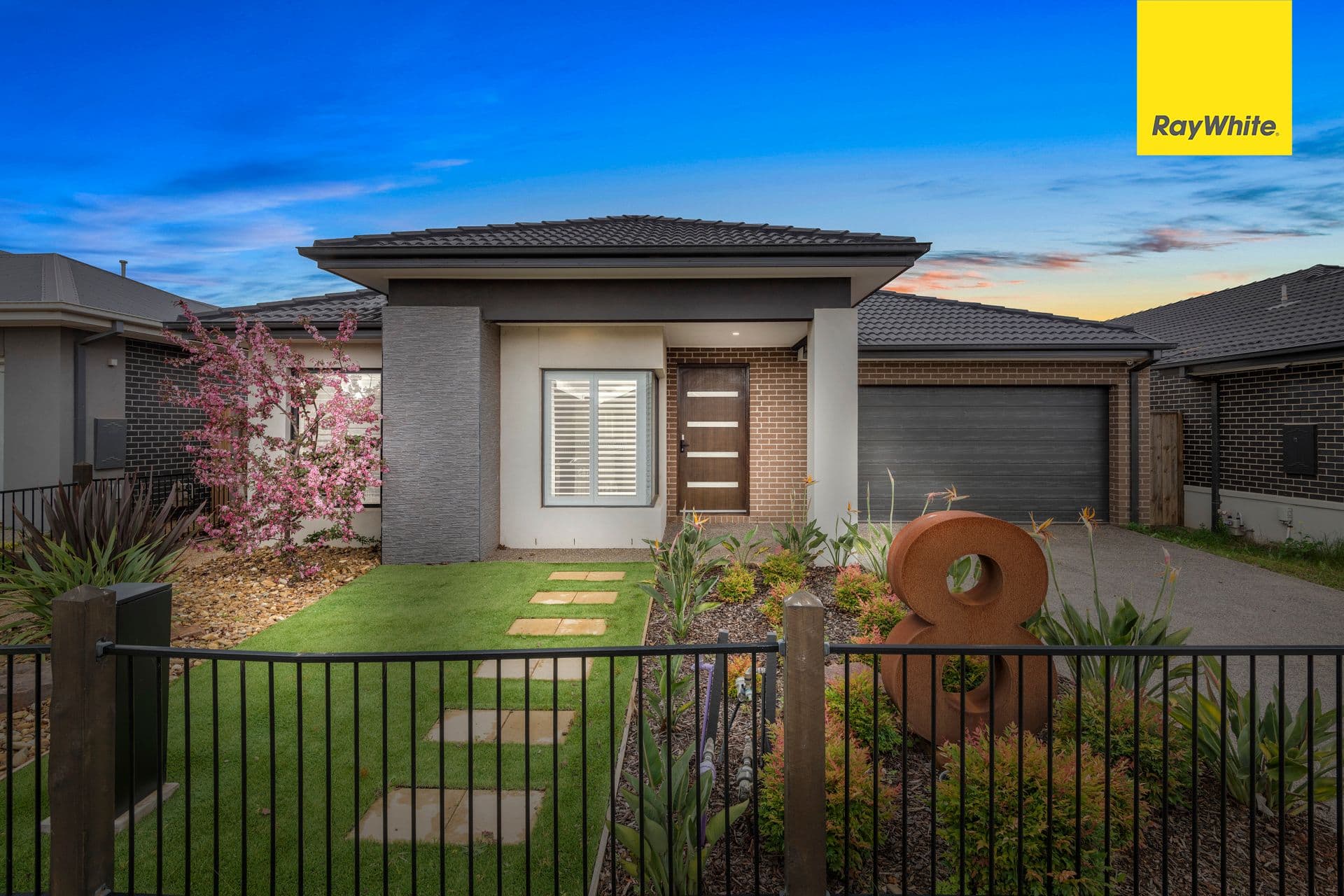 8 Lincolnshire Drive, THORNHILL PARK VIC 3335, Thornhill Park - Image 1