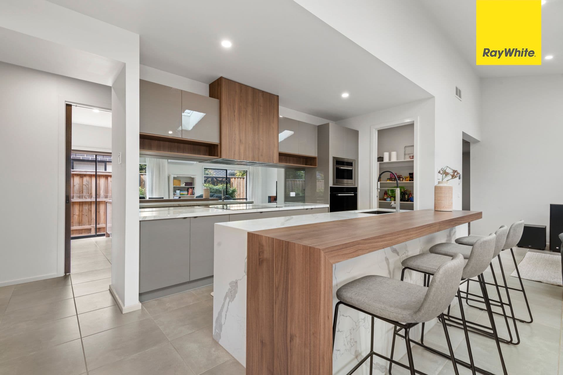 8 Lincolnshire Drive, THORNHILL PARK VIC 3335, Thornhill Park - Thumbnail 6
