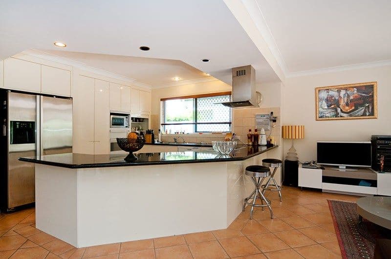 103 Santa Cruz Boulevard, CLEAR ISLAND WATERS QLD 4226, Clear Island Waters - Thumbnail 2