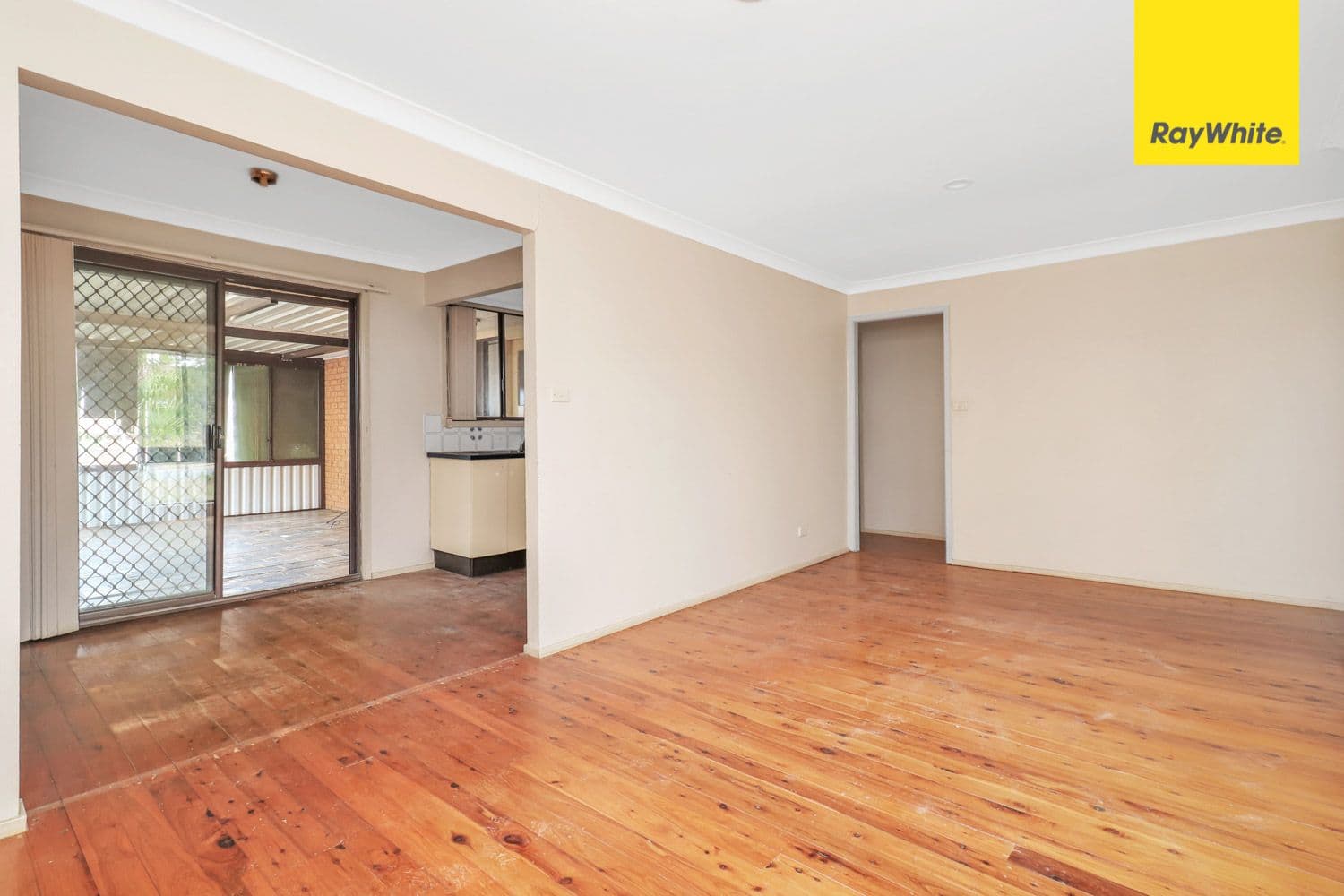 8 Ontario Avenue, St Clair - Thumbnail 2