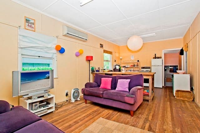 16 Nagel Avenue, MIAMI QLD 4220, Miami - Thumbnail 3