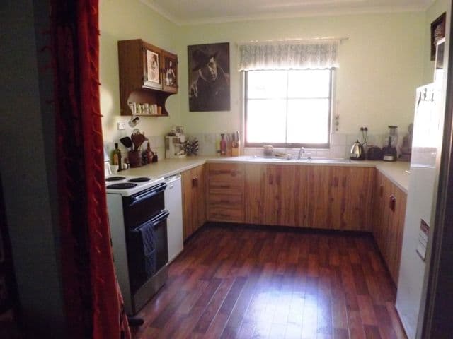29 Shakespeare Street, HEATHCOTE VIC 3523, Heathcote - Thumbnail 3