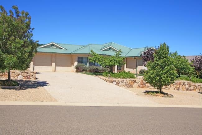 28 Hyland Drive, BUNGENDORE NSW 2621, Bungendore - Thumbnail 2