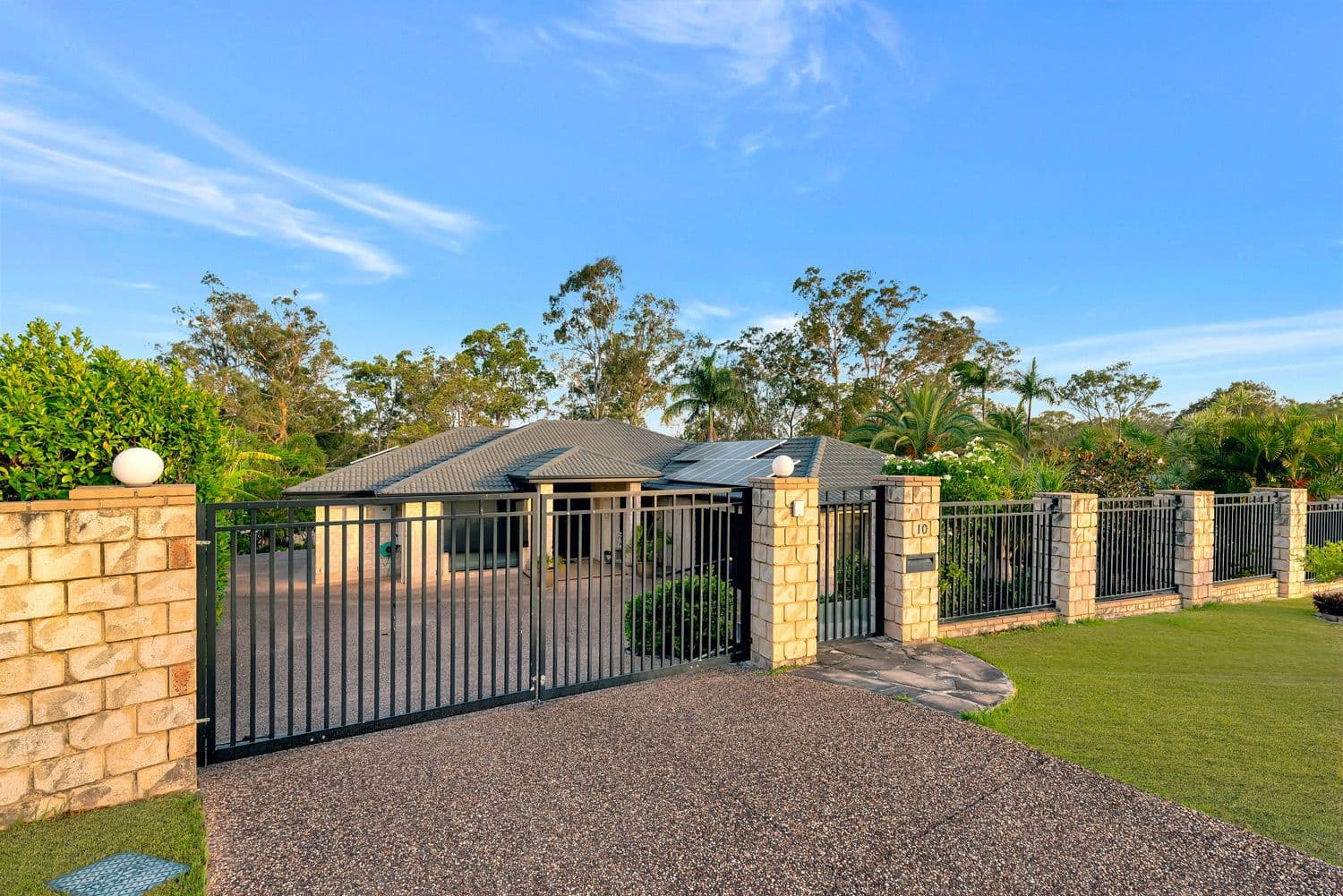 10 Missouri Way, Oxenford QLD 4210, Oxenford - Thumbnail 2