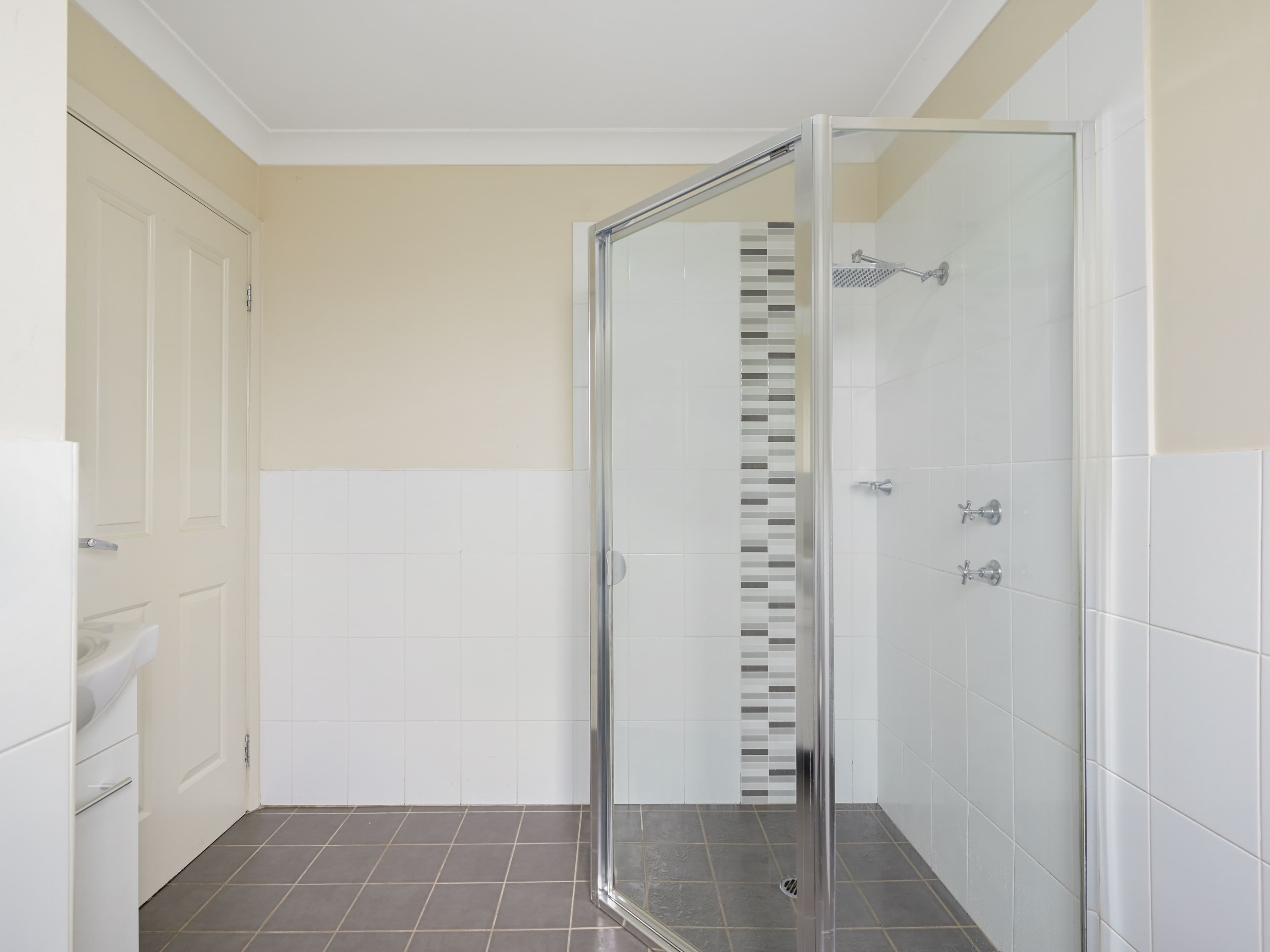 170 Glenfield Road, Casula NSW 2170, Casula - Thumbnail 8