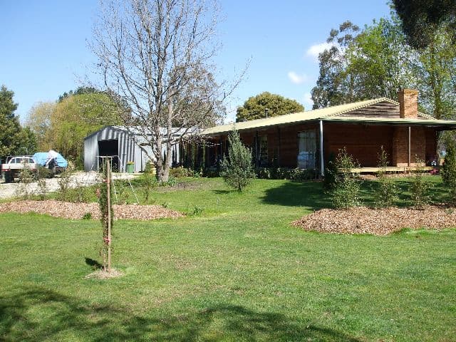 BUXTON VIC 3711, Buxton - Image 1