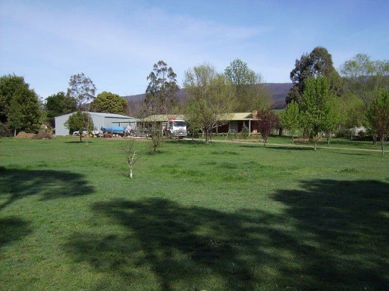 BUXTON VIC 3711, Buxton - Thumbnail 3
