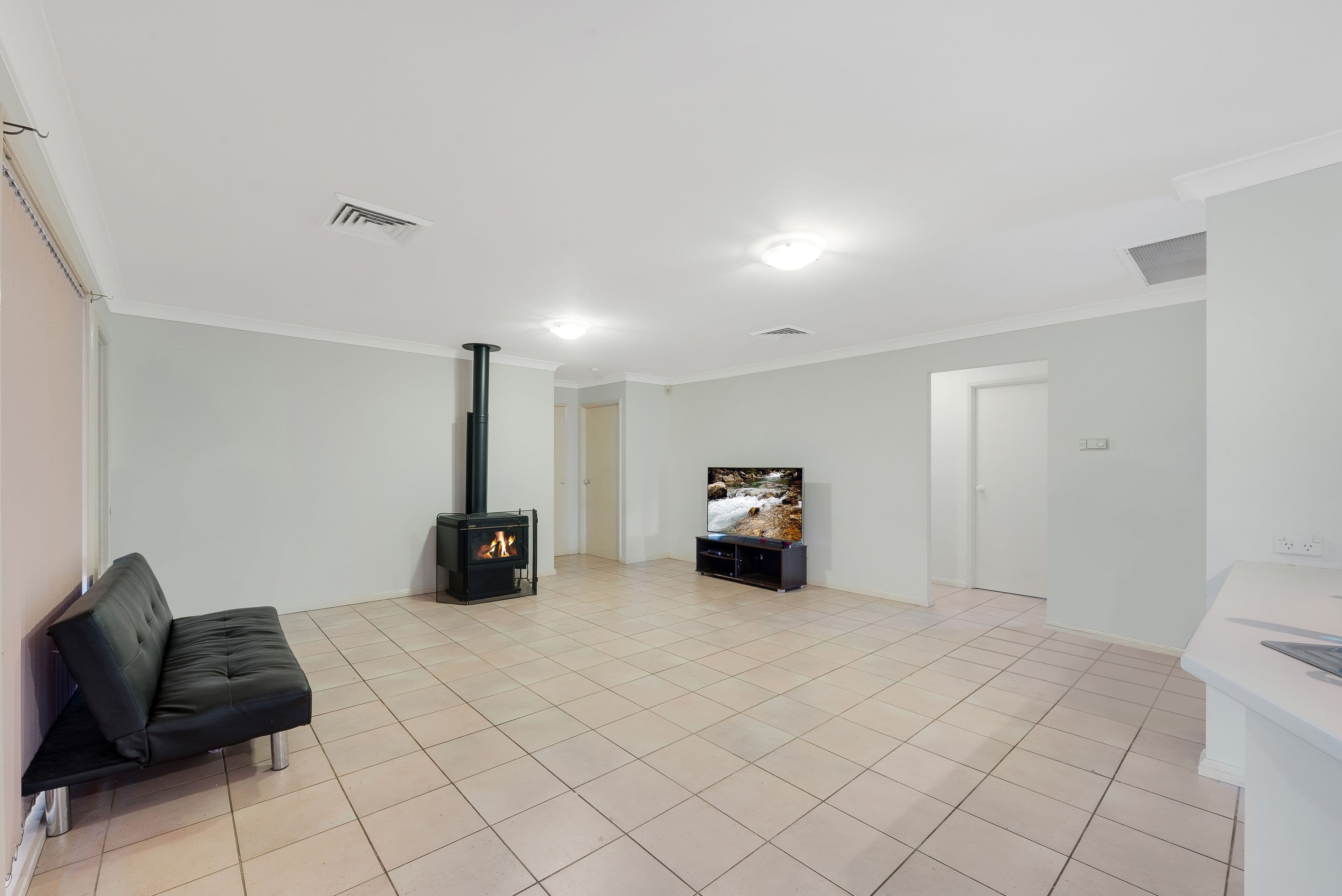 5 Iris Court, Glenmore Park - Thumbnail 3