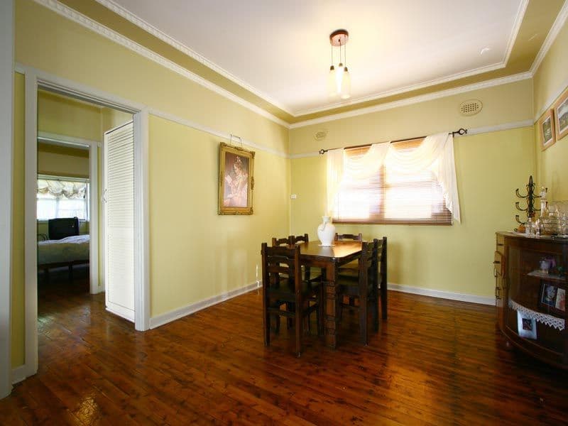 238  Gladstone Avenue, MOUNT SAINT THOMAS NSW 2500, Mount Saint Thomas - Thumbnail 3