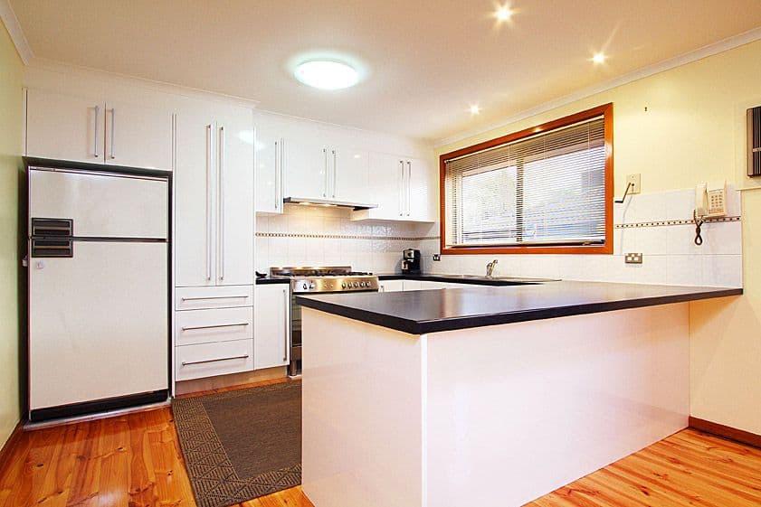 121 Centenary Drive, MILL PARK VIC 3082, Mill Park - Thumbnail 3