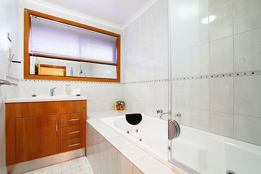 121 Centenary Drive, MILL PARK VIC 3082, Mill Park - Thumbnail 5