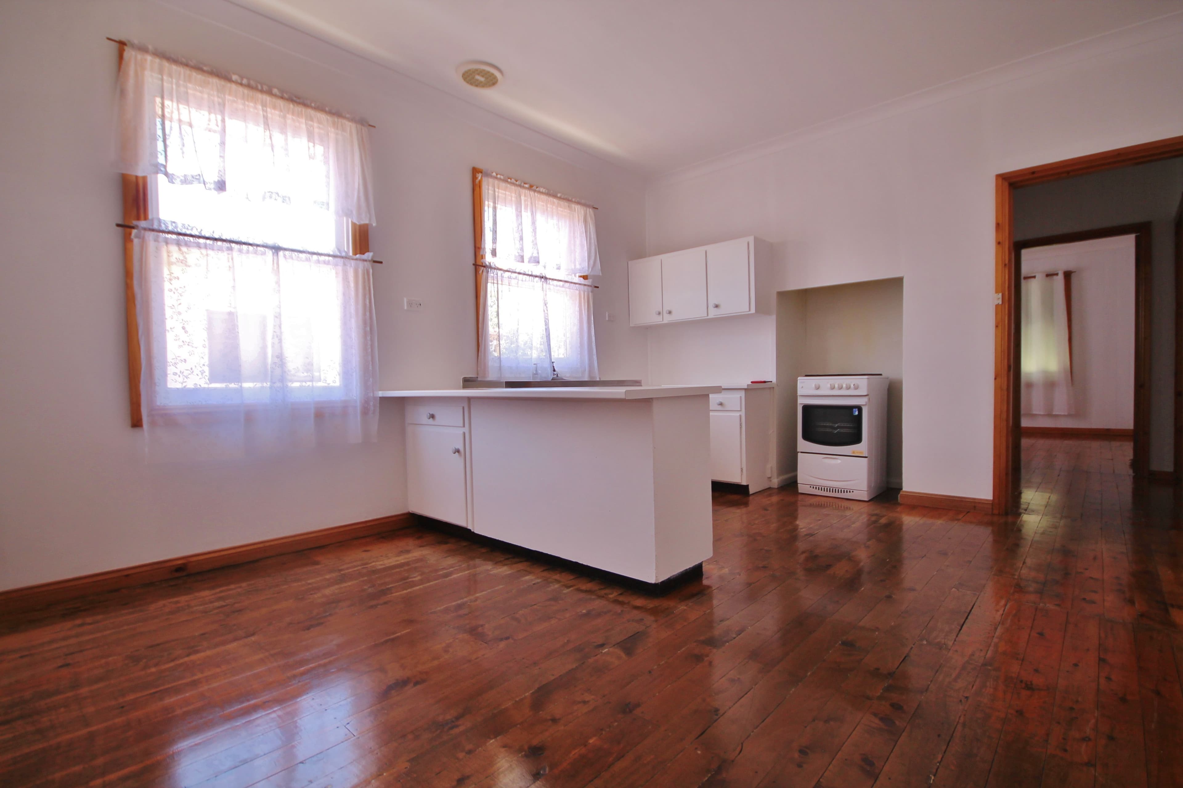 44 Blackett Avenue, Young - Thumbnail 5