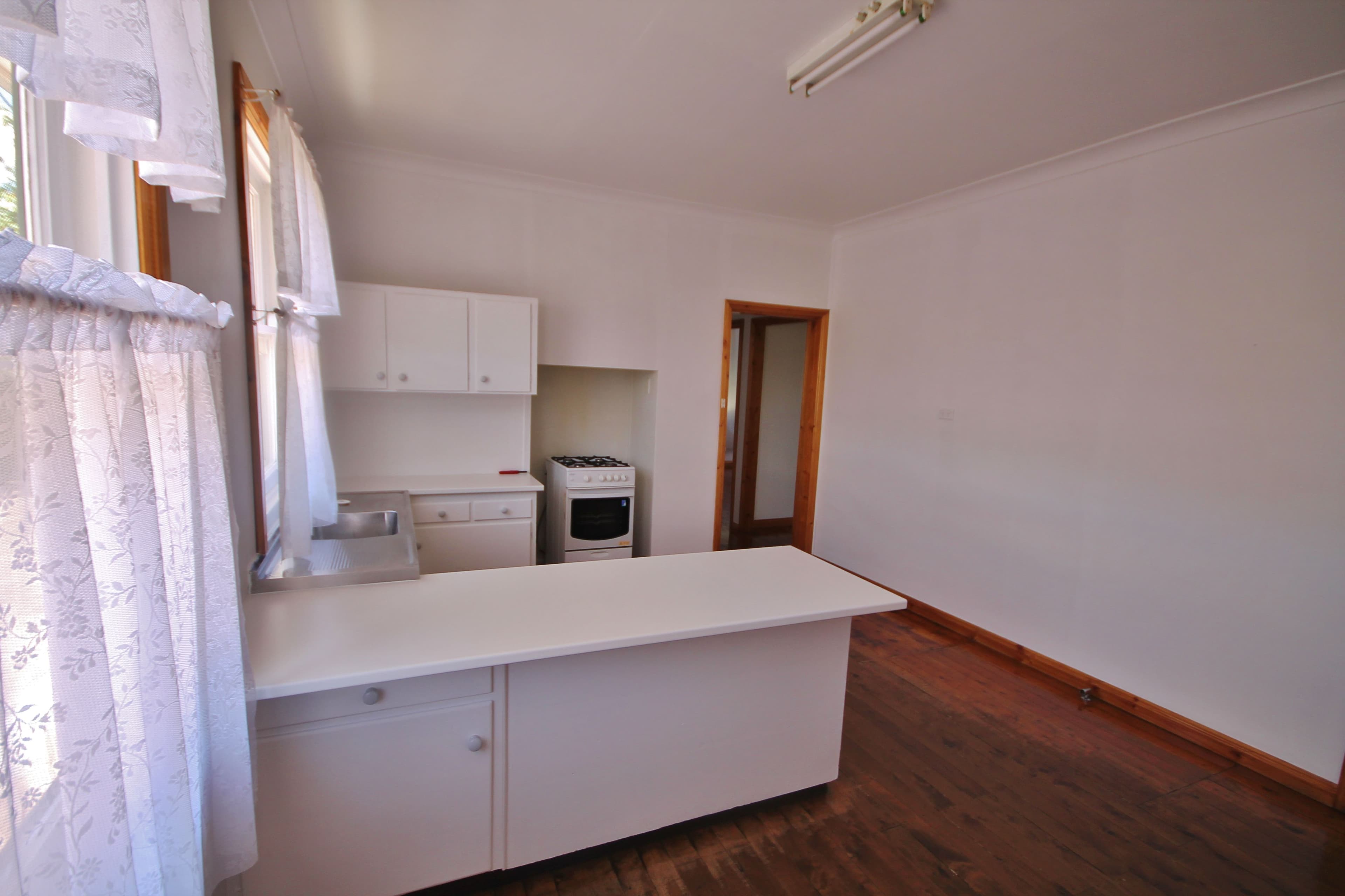 44 Blackett Avenue, Young - Thumbnail 6