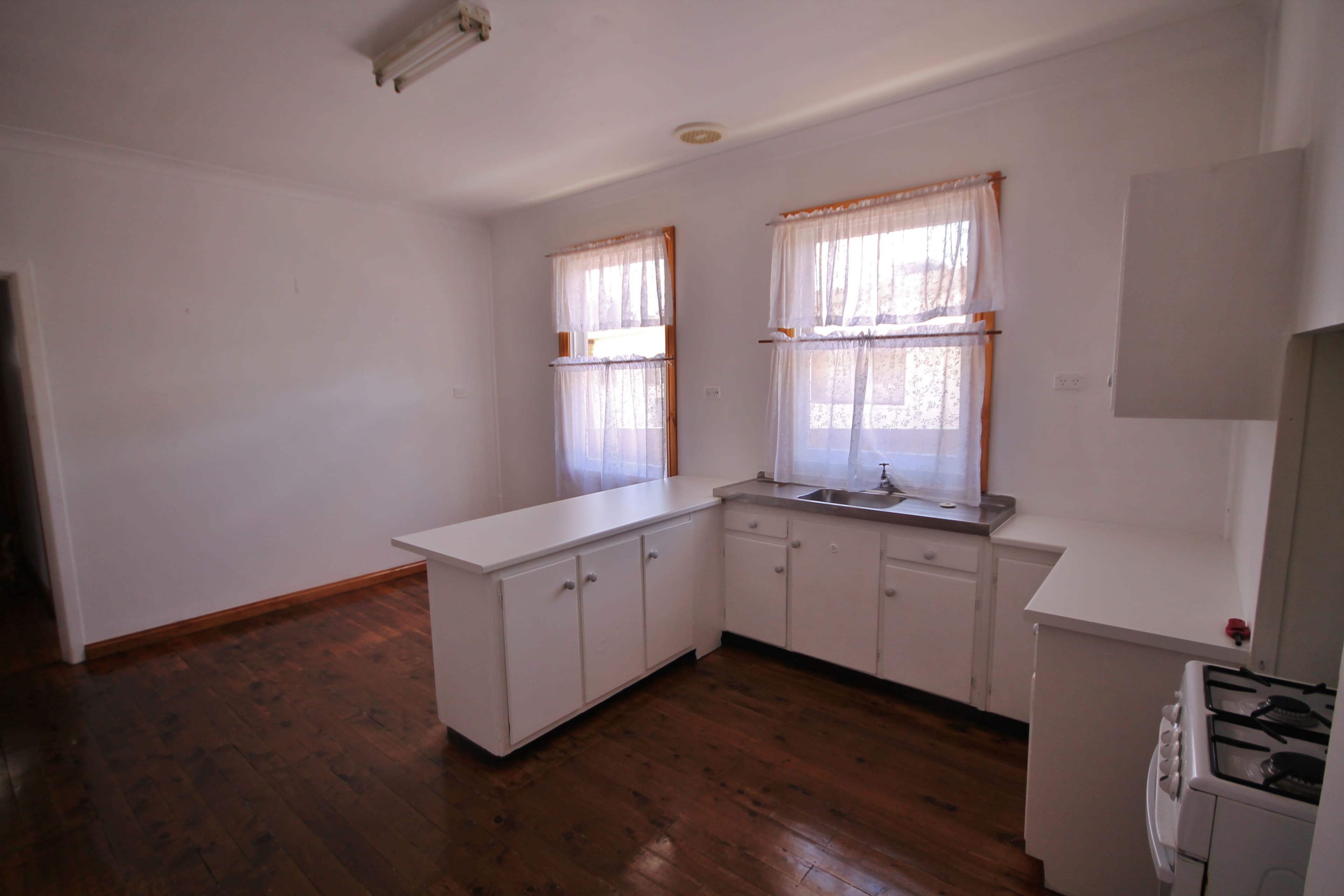 44 Blackett Avenue, Young - Thumbnail 7