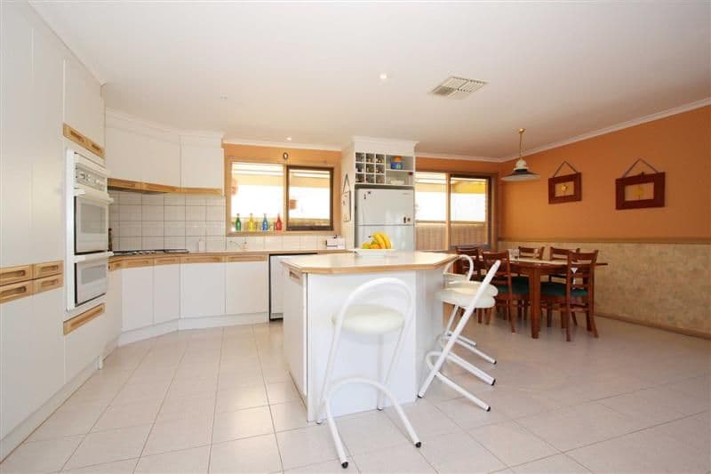 7 Cliffer Place, TAYLORS LAKES VIC 3038, Taylors Lakes - Thumbnail 3