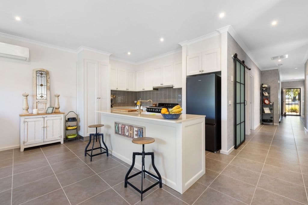 12A Ballan Road, Werribee VIC 3030, Werribee - Thumbnail 6
