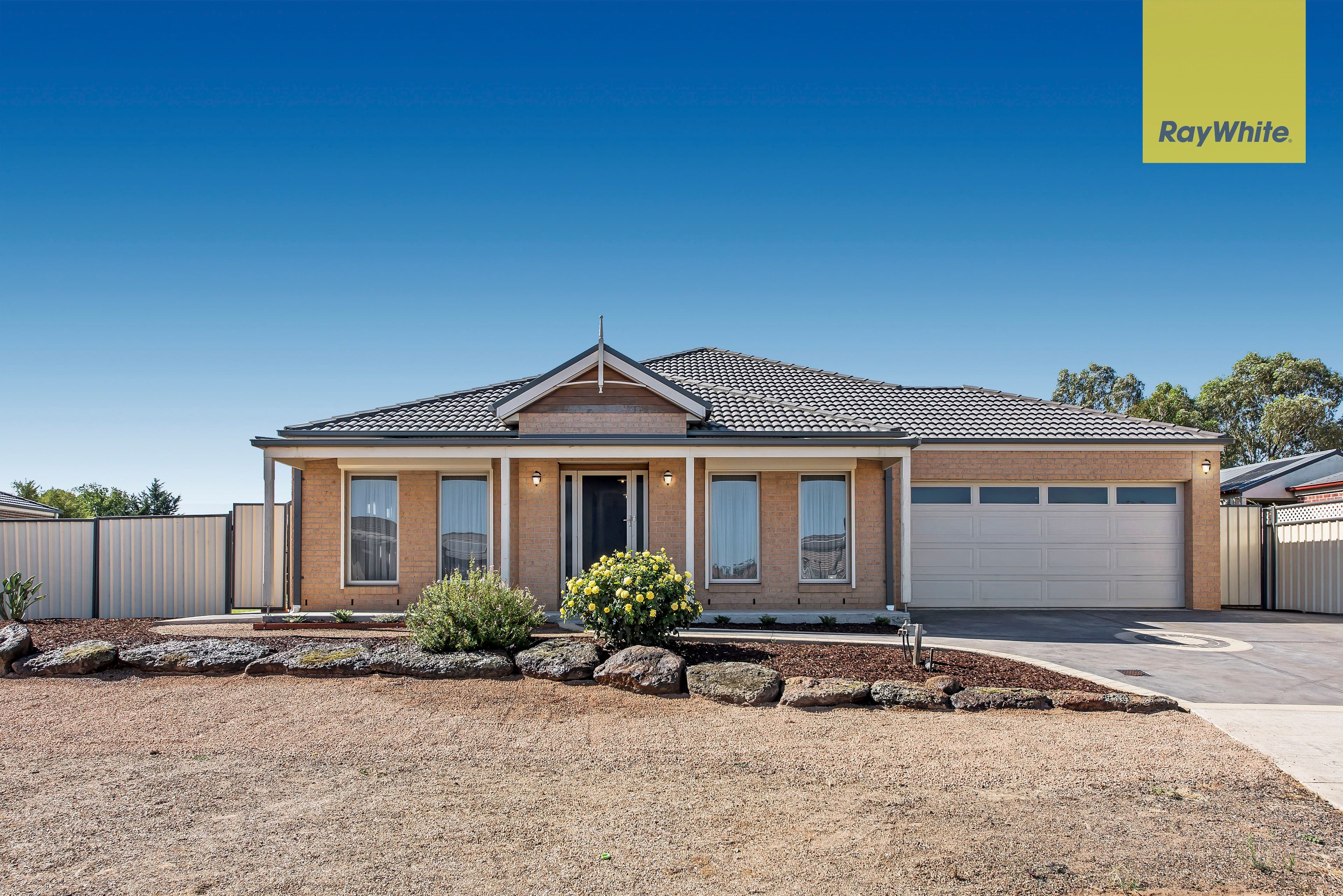 9 Linda Place, Kurunjang VIC 3337, Kurunjang - Thumbnail 2