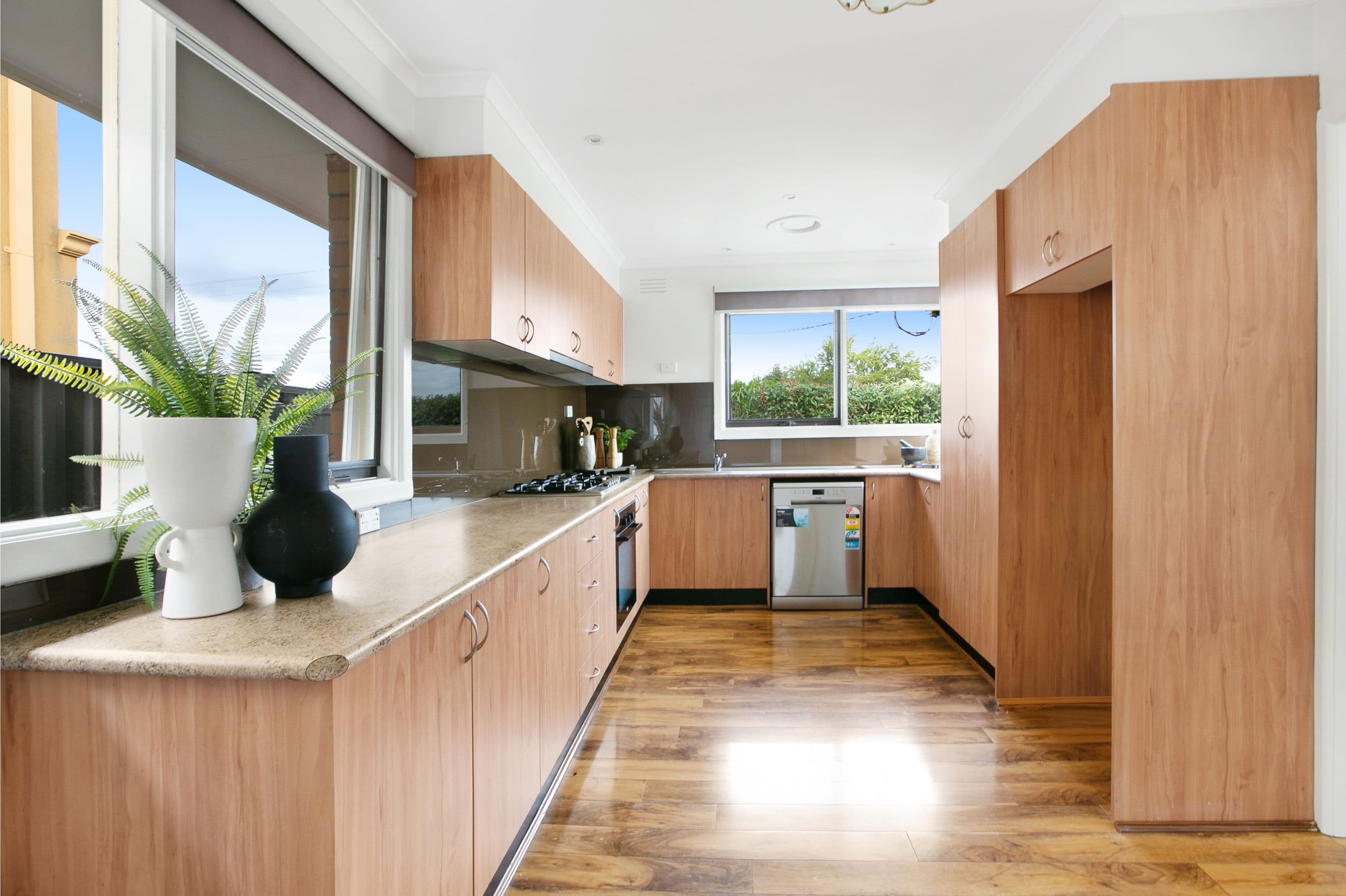18 Robins Avenue, Reservoir VIC 3073, Reservoir - Thumbnail 5