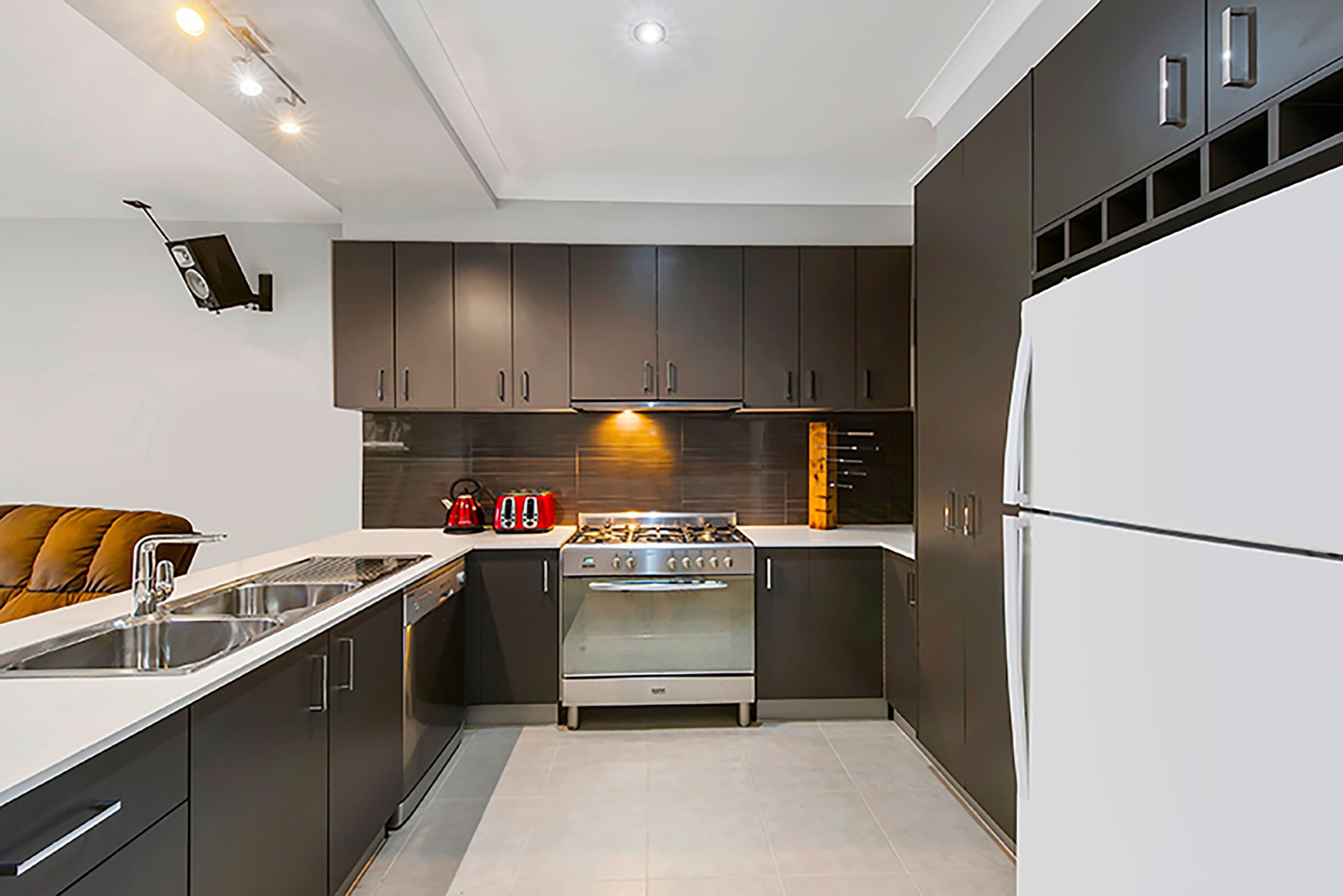 61 The Esplanade, Caroline Springs VIC 3023, Caroline Springs - Thumbnail 4