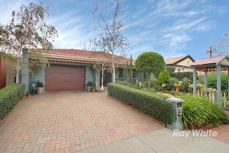 4 Illowra Court, BERWICK VIC 3806, Berwick - Image 1