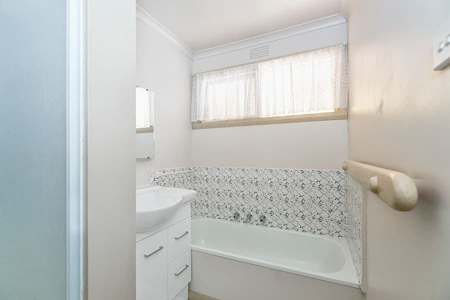13 Joan Street, MELTON VIC 3337, Melton - Thumbnail 7
