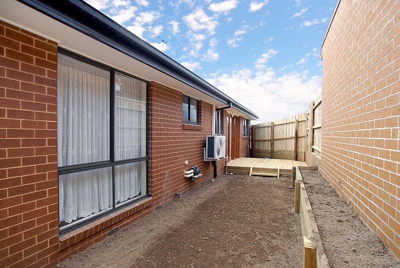 8 Castlecrag Close, ENDEAVOUR HILLS VIC 3802, Endeavour Hills - Thumbnail 6