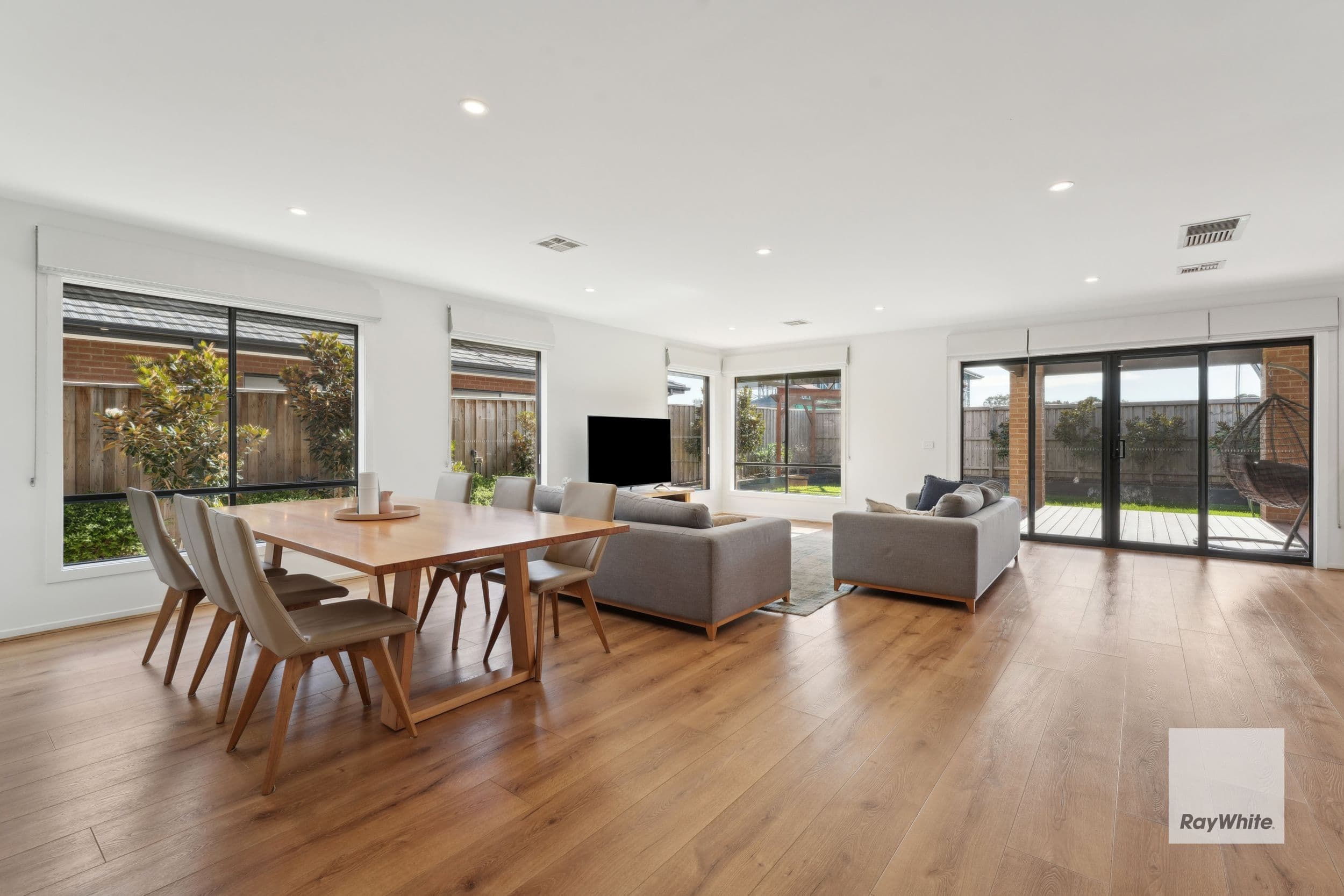 8 Toombon Street, Werribee VIC 3030, Werribee - Thumbnail 3