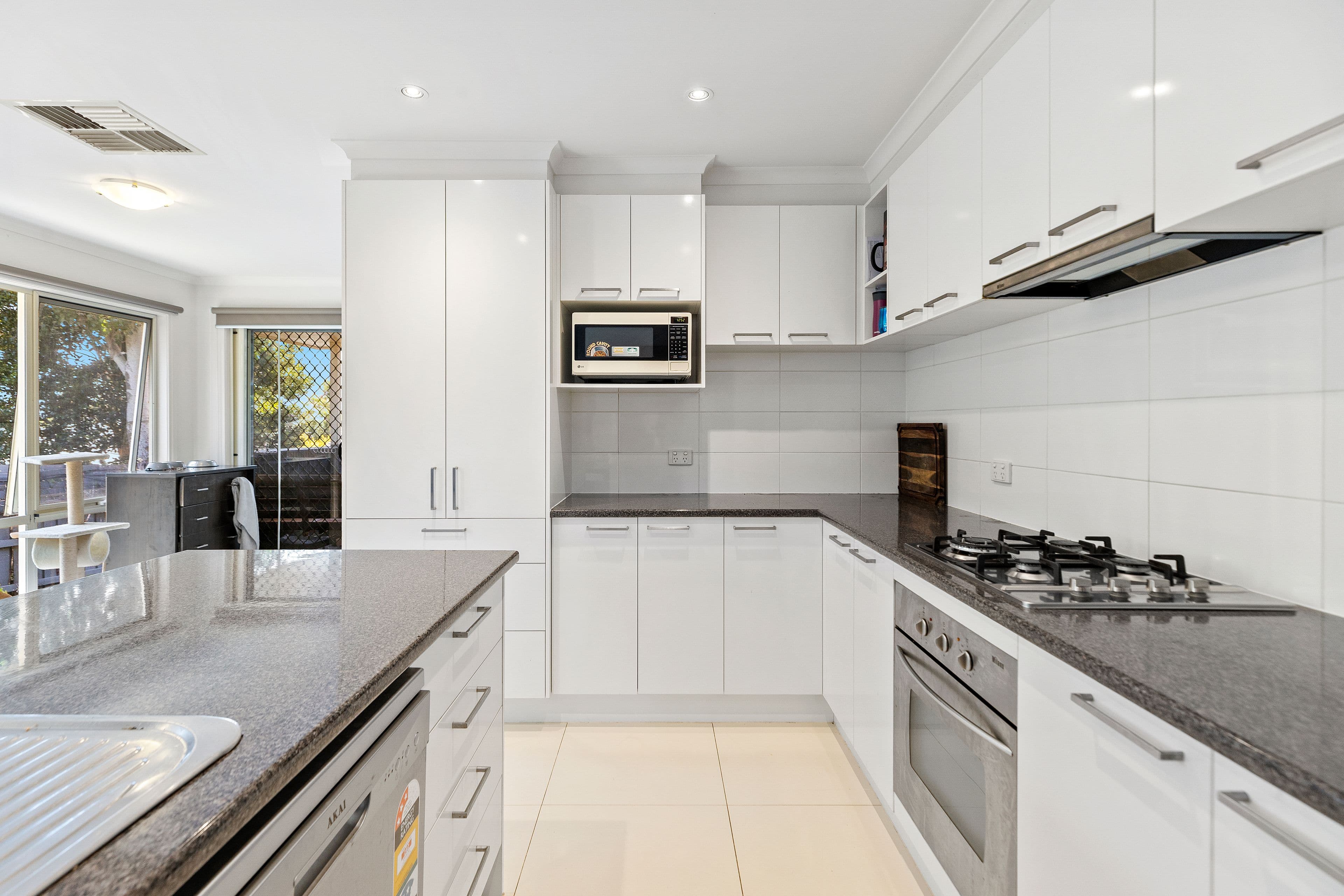 17 ROBIN HOOD WAY, Drouin, VIC 3818, Drouin - Thumbnail 4