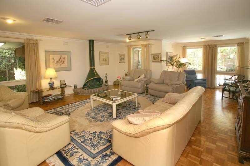 26 Radleigh Drive, WHEELERS HILL VIC 3150, Wheelers Hill - Thumbnail 2