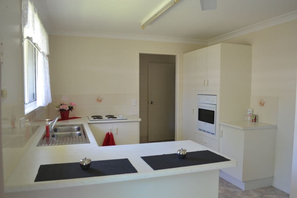 Unit 2, 37 Adelaide Park Road, YEPPOON QLD 4703, Yeppoon - Image 1